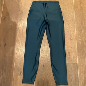 ‼️BNWOT Alo Yoga 7/8 length Green Leggings